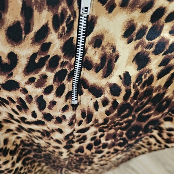 Leopord Skirt - Picture 2 of 3